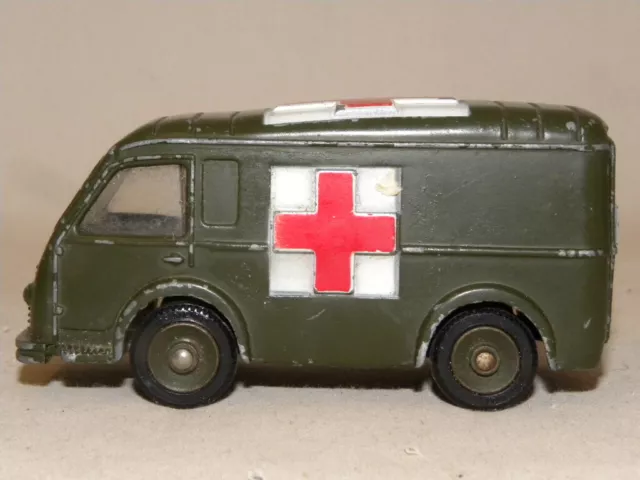 Jouet Miniature Dinky Toys Meccano Ambulance Militaire Renault Carrier 80F 1/43