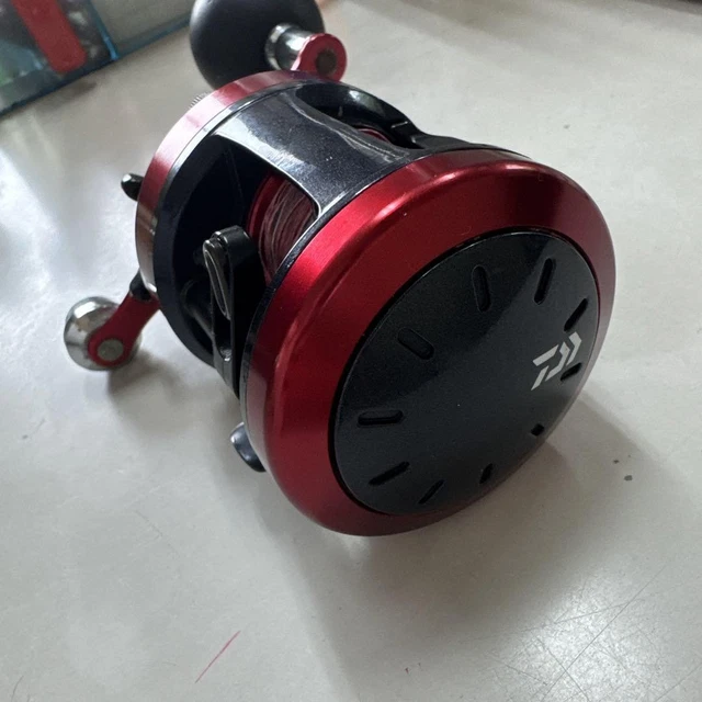 DAIWA DYNASTAR 250 Fishing Reel Red Durable Metal Compact