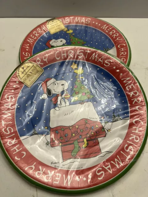 Vintage Hallmark Snoopy Woodstock “Merry Christmas” 8 CT 11 Inch Paper Plates.