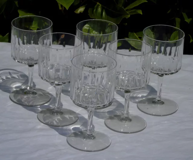 Bayel - Service de 6 verres à vin blanc en cristal taillé.  Signés Haut. 11,8 cm