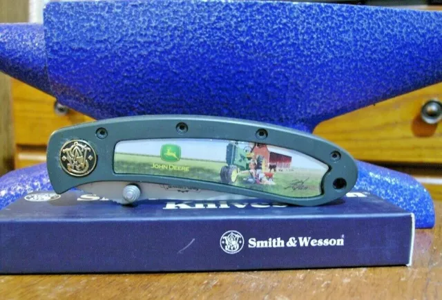 Smith & Wesson John Deere pocket knife 150th Anniversary gold Shield Issue