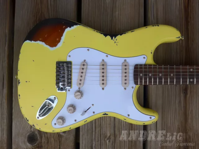 Fender Squier Affinity Stratocaster Heavy relic graffiti yellow Strat aged Nitro