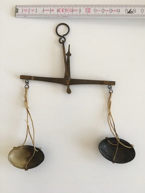 kleine Apothekerwaage, Balkenwaage, Gold- und Samenwaage aus Messing und Horn