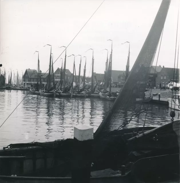 HOLLANDE c. 1951 - Bateaux  Port  Volendam - Div 10631