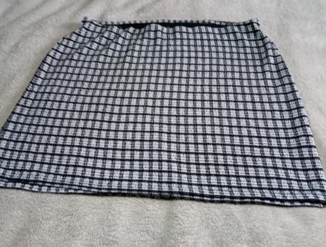 New Look Curves Ladies Elasticated Waist Checked Black And White Skirt Size 20