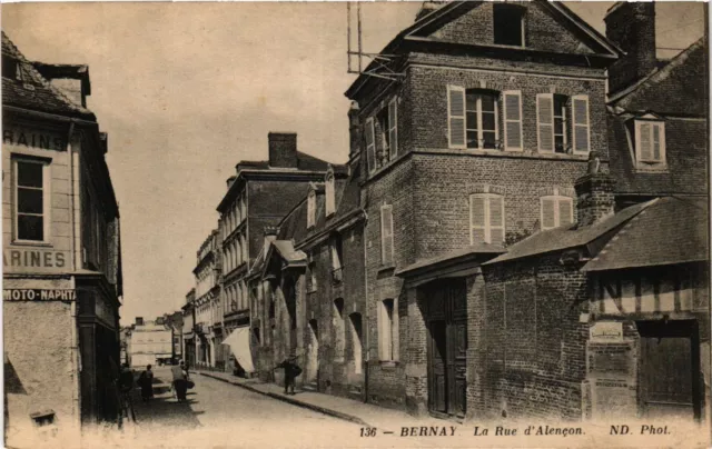 CPA BERNAY La Rue d'ALENCON (392792)