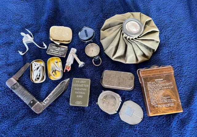 WW2 US Army (Air Corps) survival kit. Most items in good (some fair) condition.