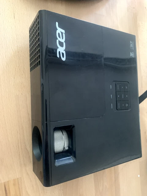 ACER X1240 Projector Beamer XGA DLP 2700 LUMENS, VGA mit Tasche