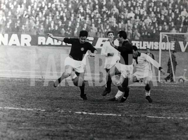 FOTO VINTAGE CALCIO, Fiorentina vs Torino, De Sisti, 1965, stampa 21 x 27 cm EUR 31,00 - IT