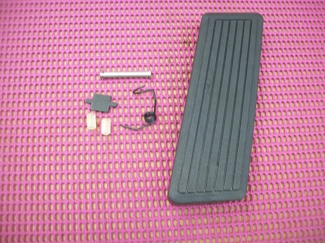 1984-1993 Compatibility Brake Pedal Pad Auto Replacement OE 3492837 Rubber Material Single Piece For Dodge D150