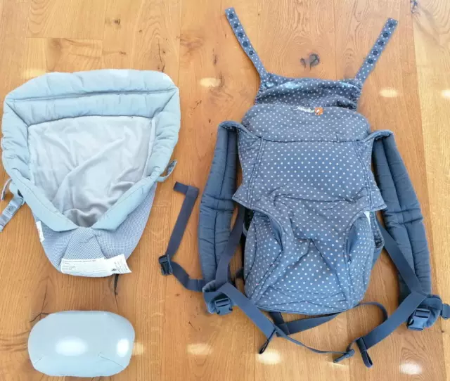 Ergobaby Trage Dusty Blue mit Newborn Einsatz cool mesh infant insert