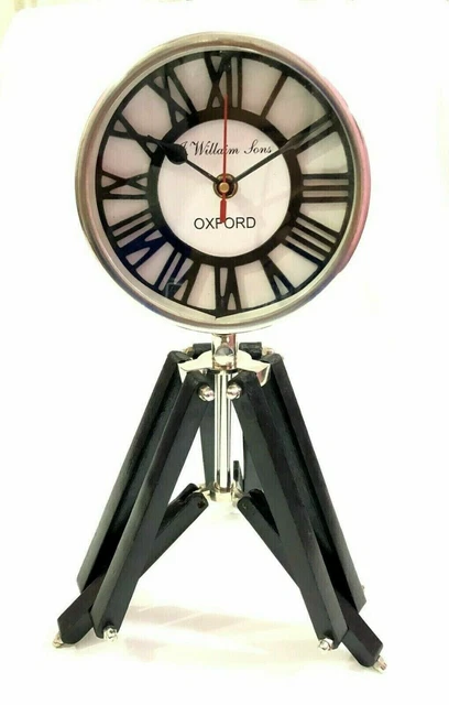 Antike Tischuhr auf schwarzem Holzstativ Vintage nautische maritime Uhr Dekor