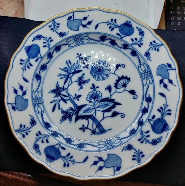 Assiette en porcelaine de Meissen à décor kakie