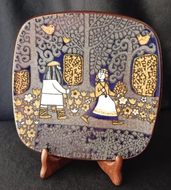 1977 Arabia Finlandia Scandinavian Folk Art POTTERY Plate Dish 8x8