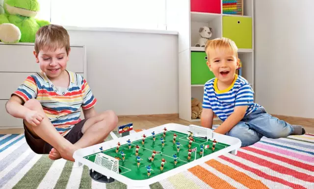 MalPlay Tischfussball Tischkickerfür Kinder ab 3 Jahren mit einer Anzeigetafel 2