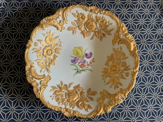 Prunkschale / Prunkteller Meissen 28 cm, Blumendekor mit Goldstaffage, 2. Wahl