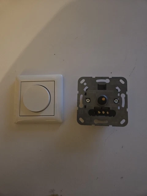 S3000 Uni-LED-Dimmeins. Standard Einsatz Gira 540000 - Online Shop für