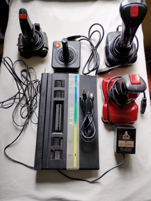 Atari 2600 Console JR JUNIOR + 4 Controllers Cables, + PSU