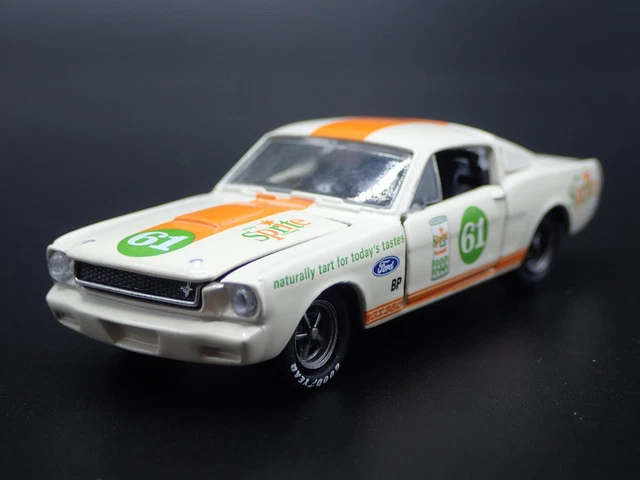 Modellino in miniatura Ford Mustang 1/87 Oxford Convertibile rosso 1965