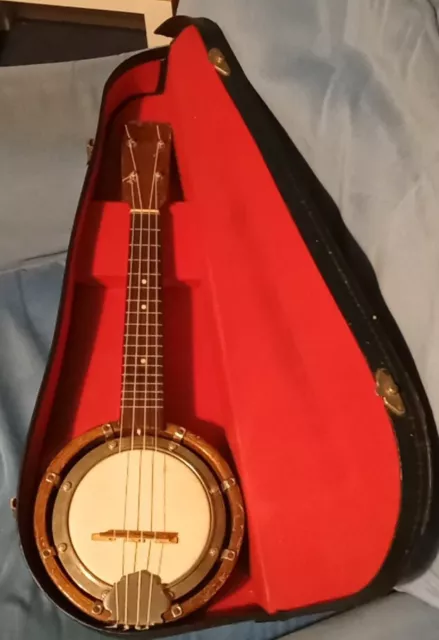 Banjo Ukulele Vintage Antique With Case