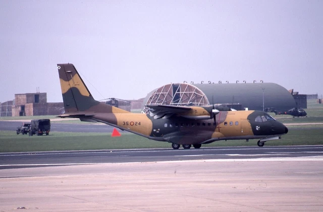 Kodachrome Slide T19B-04 (35-24) Casa CN235 Spanish Air Force Boscombe Down 1992