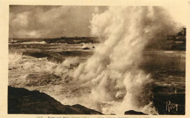 Carte BATZ SUR MER Une vague monstre sur la jetée