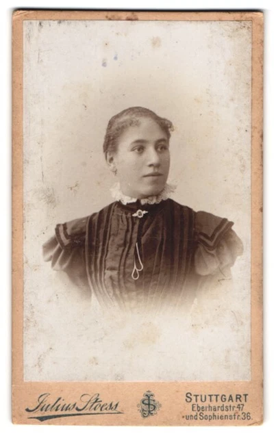 Fotografie Julius Stoess, Stuttgart, Eberhardstrasse 47, Portrait junge Dame mi
