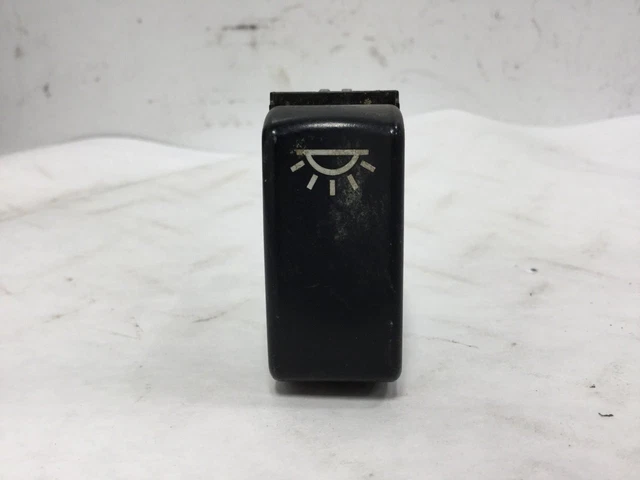 Kenworth T800 DOME LIGHT Dash/Console Switch - Used | P/N P27104010