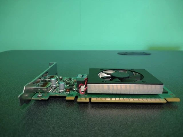CARTE GRAPHIQUE GEFORCE GT 730 2 Go DDR3. Tiré du Lenove ThinkCentre