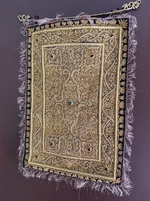 Handmade Islamic Prayer Rug: Decorative Wall Hanging - Gold Threading
