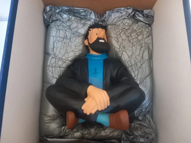 Hergé : Leblon-Delienne ; Tintin reporter qui enfile son imperméable