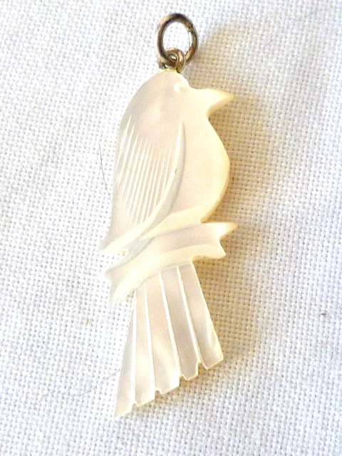 Pendentif Ancien Oiseau En Nacre Sculptée — Longueur 3 Cm, Breloque Vintage