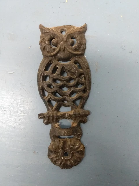 Vintage Black Cast Iron Owl Wall Holder (LL)
