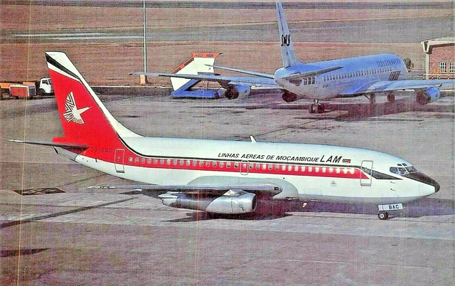 Linhas Aereas De Mozambique Boeing 737-200 C9-BAC  Airplane Postcard