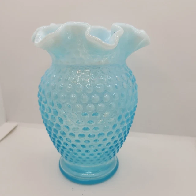 FENTON GLASS BLUE OPALESCENT HOBNAIL VASE ICE 6.25 in. Tall beautiful £