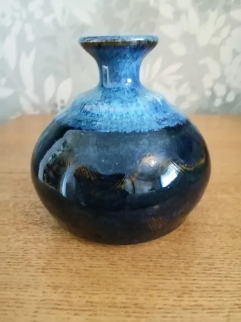 blue pottery vase bronze markings signed moo bud or posy 2