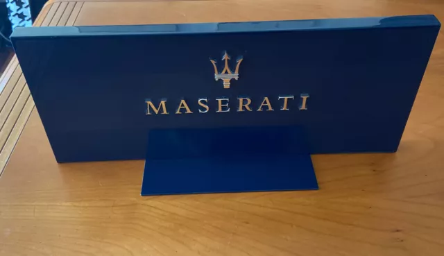 Maserati Targa Concessionario Grandi Dimensioni