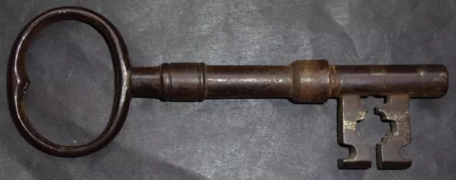 Large antique 18th century iron key 140mm long