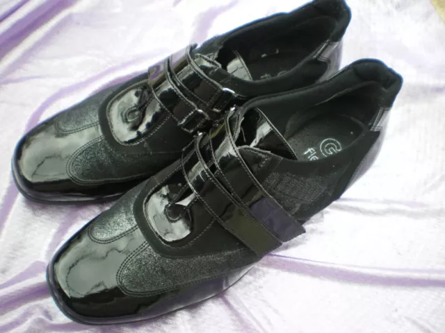 une paire de chaussures femme noir taille40 marque FLEX