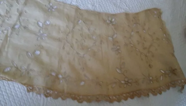 Bordure broderie anglaise XIXème voile de coton et jours faits mains 3