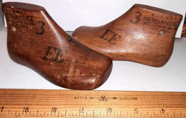 Antique Pair of Handmade Wooden Shoe Forms by Hormas Hernandez: Child size 3EE.