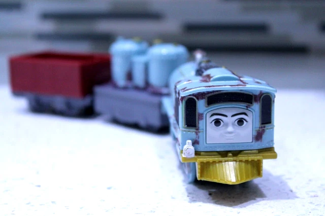 THOMAS & FRIENDS TrackMaster Lexi Experimental Engine Motorized Train ...