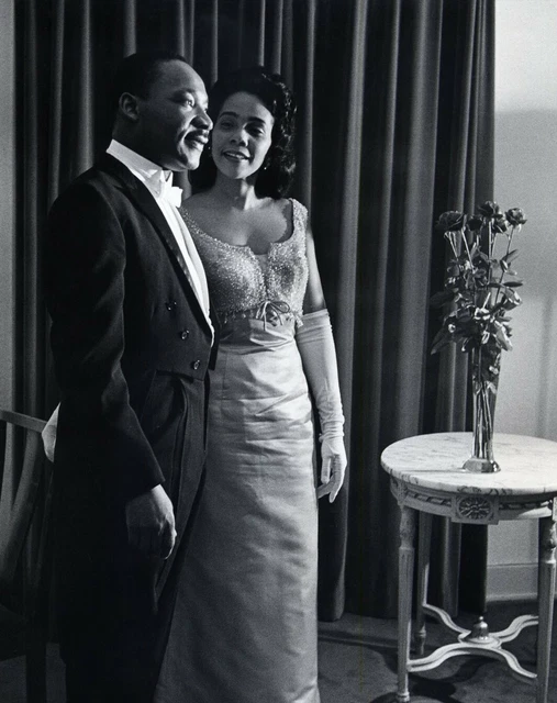 Martin Luther King Jr With Wife Coretta Scott King 8X10 Glossy Photo Image #6