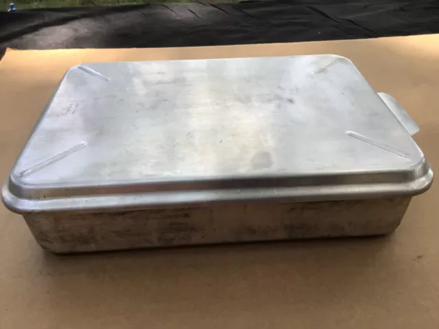 https://www.picclickimg.com/AHwAAOSwTyRkzTBw/Vintage-9x13-Baking-Pan-With-Snap-On-Foley.webp