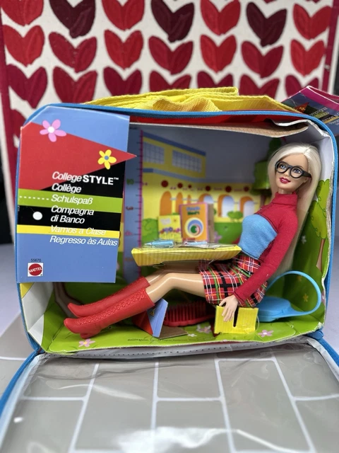 Barbie Vintage 2001 Glamour Surprise Mode Salon #54215 - NRFB Collection