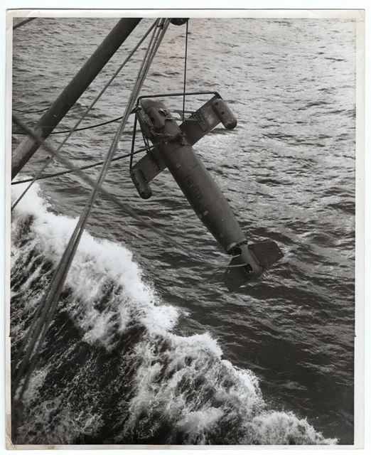 WW2 LAUNCHING A Minesweeper Paravane 8x10 Original USMC Photo £14.06 ...