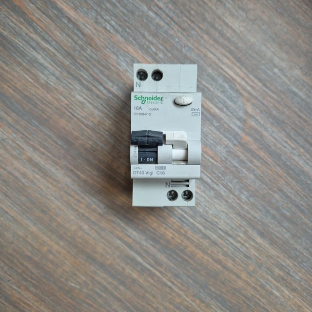 Disjoncteur Différentiel Merlin Gerin DT40 Mono 10A 30mA - Réf 21442 6kA - Occasion