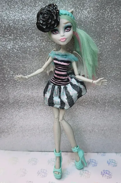 Monster High Love In Scaris Rochelle Goyle Doll W/ Wings  Mattel