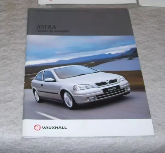 VAUXHALL ASTRA 2002 MODELS Ed No 1 RANGE SALES BROCHURE Sept 2001 VM0102584