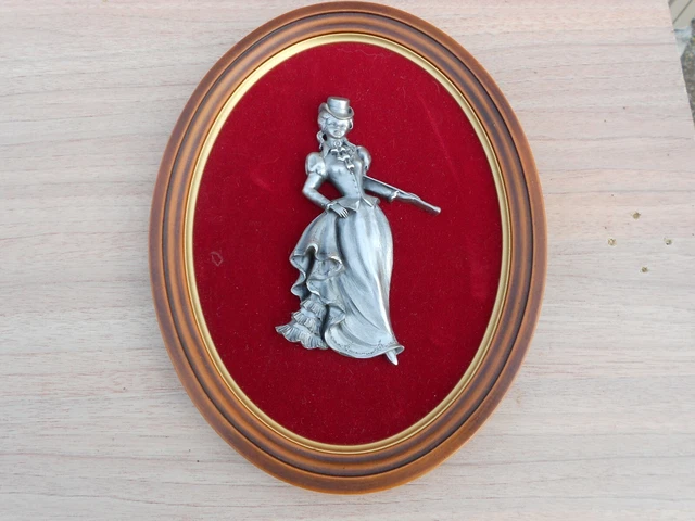 Figurine Jeune Fille En étain D'art Sur Velours Rouge - Fabrication Française